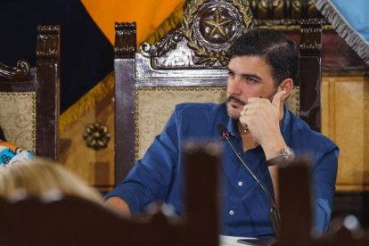 El alcalde de Guayaquil, Aquiles Álvarez, invitó a los candidatos a través de un video