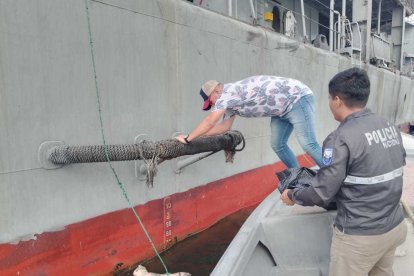 El brazo que estaba en el agua fue sacado la tarde del jueves 5 de octubre de 2023.