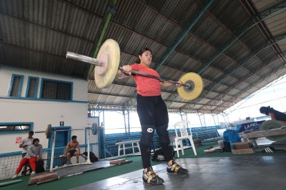 ENTREVISTA A PESISTA BELLA PAREDES PERIODISTA :CHRISTOPHER MONTALVAN FECHA : 26/09/2023 Agencia (ag-extra)