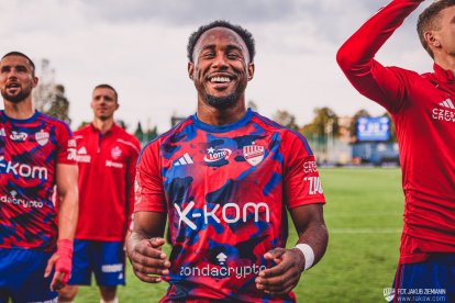 John Yeboah destaca en la posición de extremo izquierdo.