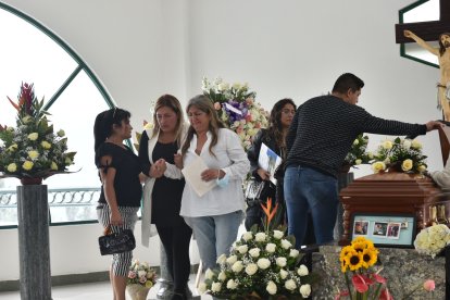 Familiares de Luis González velaron sus restos en una funeraria del Valle de Los Chillos.
