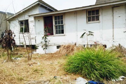 Esta es la casa abandonada donde fue atacada la joven.