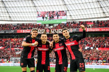 Piero Hincapié estuvo presente en la victoria del Bayer Leverkusen.