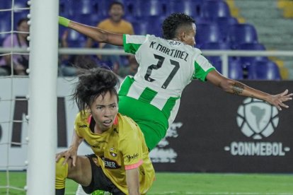 Barcelona (amarillo) cayó 3-2 ante Atlético Nacional de Colombia, en el segundo duelo del Grupo A de la Copa Libertadores Femenino.