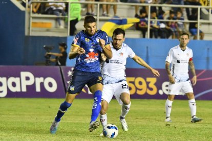 Liga de Quito y Delfín igualaron sin goles en cotejo disputado en el estadio Jocay de Manta.
