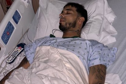 Anuel AA presentó complicaciones con la apéndice y tuvo que ser operado de urgencia.
