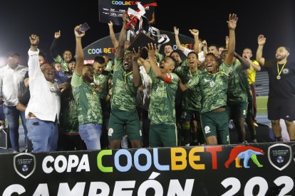 Estrella 22 sumó su primera corona en el torneo de la Amateur League.