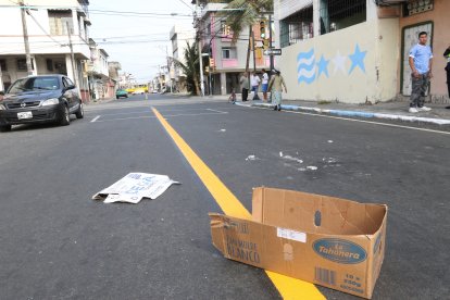 En la zona en donde se registró el caso, ayer moradores colocaron un cartón con unas velas encendidas a modo de homenaje a las víctimas.