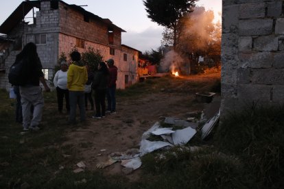 Los habitantes de una calle que necesita intervención, en el sector Balcón Quiteño, se han unido para pedir atención a las autoridades.