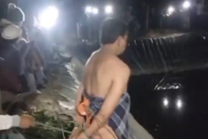 El sospechoso es acusado de masturbarse frente a mujeres y niñas.