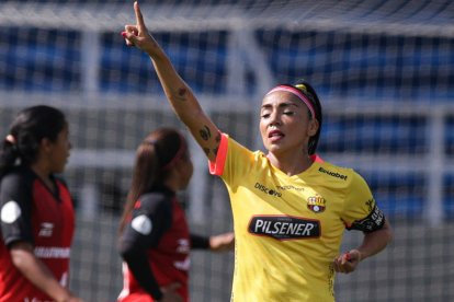 Medline Riera marcó los tres goles con los que Barcelona se impuso ante Caracas, en el cierre del Grupo A de la Copa Libertadores Femenina.