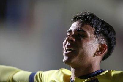 Kendry Páez de Ecuador celebra el gol que le marcó a Bolivia, en La Paz, en la tercera fecha de las eliminatorias al Mundial del 2026.