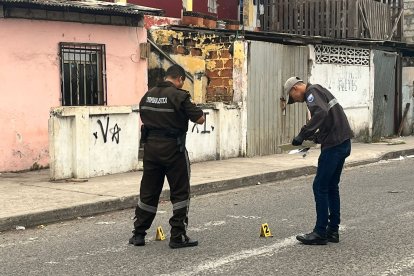 En la escena del crimen, los agentes encontraron tres indicios balísticos.