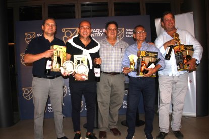 Alfredo Baquerizo y Jaime Martínez, de Club de Importadores, se coronaron campeones del Torneo Interclubes de 40 duplas Copa Castelldefels 2023.