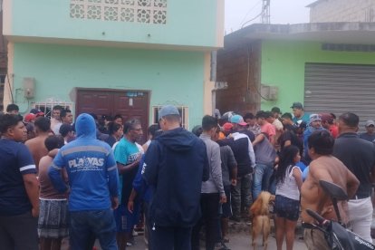 En el barrio La Planta, el doble crimen de una tía y su sobrino causó pánico a los residentes. Los cuerpos fueron retirados por gendarmes.