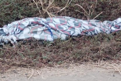Aún no se conoce la identidad de la víctima envuelta en una sábana.