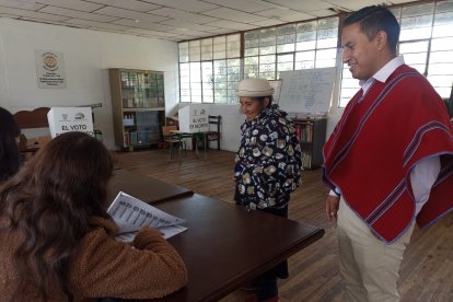 En las zonas rurales los adultos mayores acuden a votar por costumbre en Tungurahua.