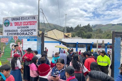 Los votantes acudieron en forma masiva a las diferentes juntas, alrededor del mediodía de este 15 de octubre de 2023.