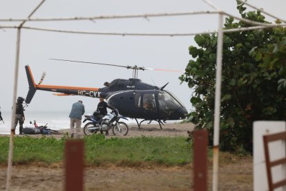 En Olón esperan los seguidores de Noboa.