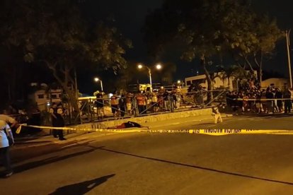 Dos jóvenes fueron baleados en un parque de La Libertad.