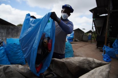 Los envases serán tratados de manera adecuada en el continente.