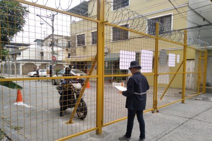 Esta es una de las puertas que ha causado la polémica con el parque empresarial.