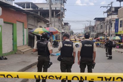 La Policía acordonó la zona para recabar indicios.