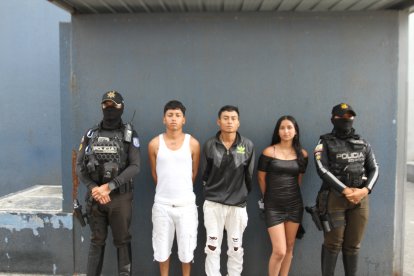 Los presuntos implicados se movilizaban en una motocicleta y tenían un arma blanca consigo.