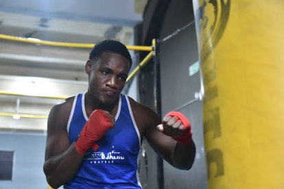 Bennett entrenó un promedio de cinco horas diarias para la pelea con González