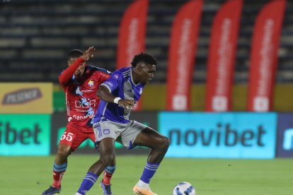 Michael Carcelén (d) fue enviado a entrenar con las reservas de Emelec, debido a un acto de indisciplina.