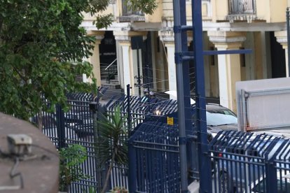 Los cercos eléctricos sobre las rejas del Malecón.