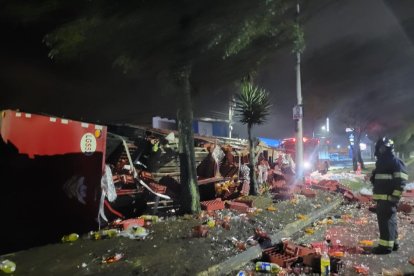 En uno de los casos se registró el volcamiento de un camión.