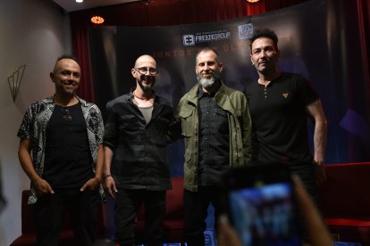 Cruks en Karna se reunió en Quito.