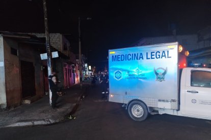 Una unidad móvil de Medicina Legal llegó hasta al sitio para retirar el cadáver.