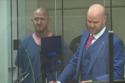 Joseph David Emerson ahora enfrenta 83 cargos de intento de asesinato, además de otros cargos por conducta imprudente y poner en peligro una aeronave