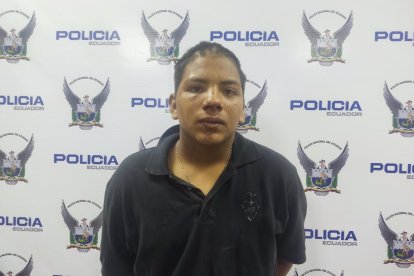 Kevin José Aguilar Laurido tiene 18 años y era golpeado por un grupo de personas cuando la Policía Nacional intervino en su defensa.