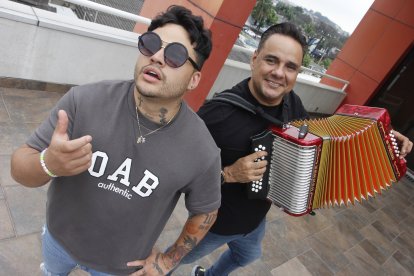 Aniel Velásquez y Emerson Plata pasearon su talento por los Inquietos del Vallenato y ahora forman un dúo.