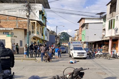 La víctima quedó tendida en la calle José Laborde.