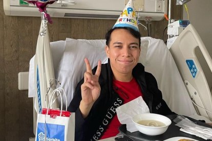 Álex Vizuete sufrió un quebranto en su salud, tras una función de teatro.