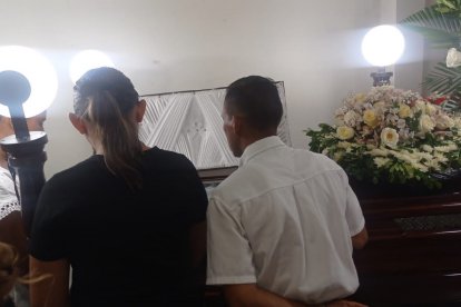 En el velorio de la mujer, sus familiares pidieron justicia.