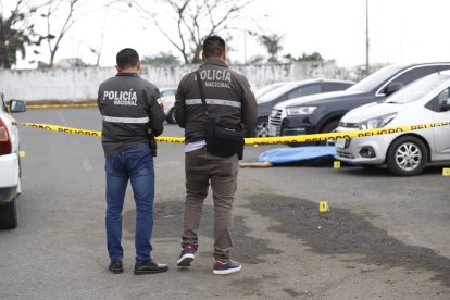 Agentes policiales recabaron más de 10 indicios balísticos en el sitio. En el ataque mortal se utilizó armas largas, según pudieron verificar.