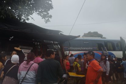 En cuanto se dio el siniestro, los moradores intentaron ayudar a las víctimas.