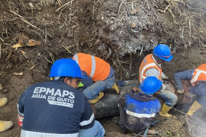 Empleados de la Empresa Pública Metropolitana de Agua Potable y Saneamiento de Quito