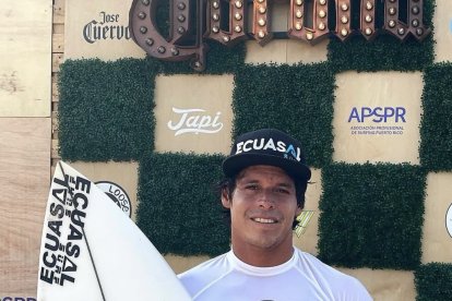 Israel Barona falleció en El Salvador.