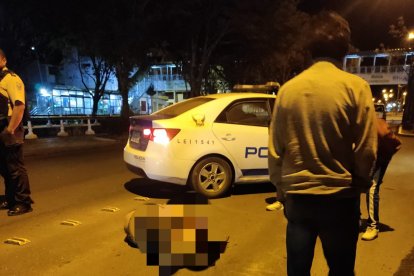 La Policía Nacional realizó el levantamiento del cadáver.