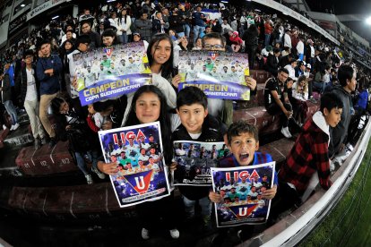 La hinchada de Liga de Quito presente en las gradas, cuando los Albos le ganaron 1-0 a Católica.