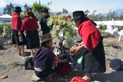 Familias se unen para la 'pampamesa'.