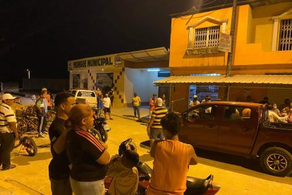 Los cuerpos fueron trasladados hasta el centro forense de Ventanas para la respectiva autopsia.