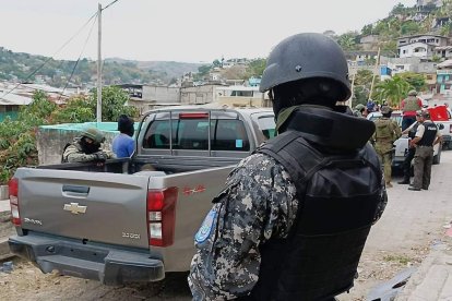 Personal policial llegó al lugar a atender el hallazgo.