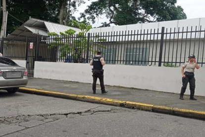 La policía también busca establecer las circunstancias y el motivo de este hecho violento